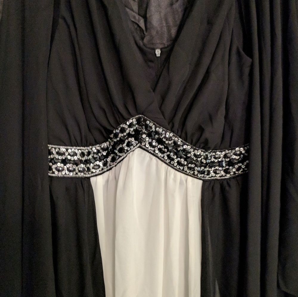 ASHRO long stunning black & white long dress